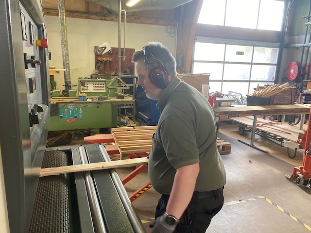 Morten laver æblekasser